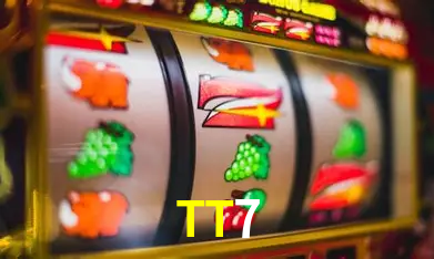 Una escena digital vívida inspirada en casino con TT7 mostrado prominentemente, luces brillantes, fichas, cartas y acentos dorados.